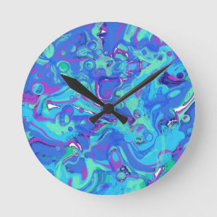 Abstrakt in Blues, Grüntöne und Purpur Runde Wanduhr