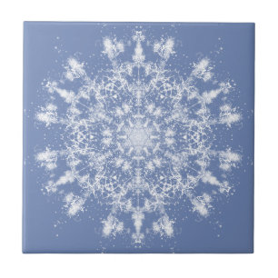 Abstrakt Lacy Fraktal Snowflake auf blauem Hinterg Fliese