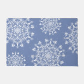 Abstrakt Lacy Fraktal Snowflake auf blauem Hinterg Fußmatte (Vorderseite)