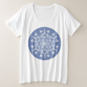 Abstrakt Lacy Fraktal Snowflake auf blauem Hinterg Große Größe T-Shirt (Design vorne)