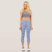 Abstrakt Lacy Fraktal Snowflake Pattern auf Blue Capri Leggings (Vorderseite)