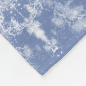 Abstrakt Lacy Fraktal Snowflake Pattern auf Blue Fleecedecke (Ecke)