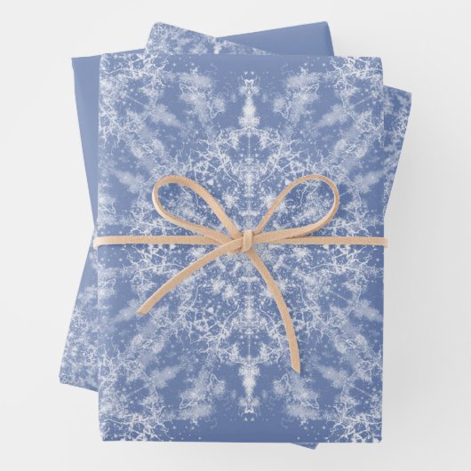 Abstrakt Lacy Fraktal Snowflake Pattern auf Blue Geschenkpapier Set (Beispiel)