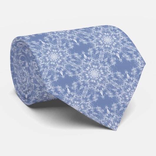 Abstrakt Lacy Fraktal Snowflake Pattern auf Blue Krawatte (Gerollt)