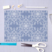 Abstrakt Lacy Fraktal Snowflake Pattern auf Blue Seidenpapier (Handwerk)