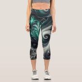 Abstrakt-modern, grün, silber und schwarz schwirbe capri leggings (Vorderseite)