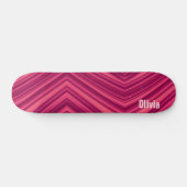 Abstrakt rosa Streifen Muster mit Namensvorlage Skateboard (Horizontal)