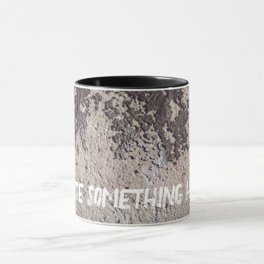 Abstrakt, schwarz und weiß (geknackte Wand) Tasse (Zentrum)