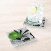 Abstrakt Schwarz und Weiß mit einem grünen Fraktal Glasuntersetzer (Schrägansicht)