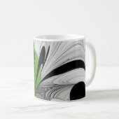 Abstrakt Schwarz und Weiß mit einem grünen Fraktal Kaffeetasse (VorderseiteRechts)