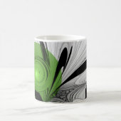 Abstrakt Schwarz und Weiß mit einem grünen Fraktal Kaffeetasse (Mittel)