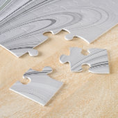 Abstrakt Schwarz und Weiß mit einem grünen Fraktal Puzzle (Seite)