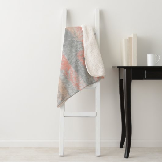 Abstrakt Soft Hues Coral Peach Gray Sherpadecke (Beispiel)
