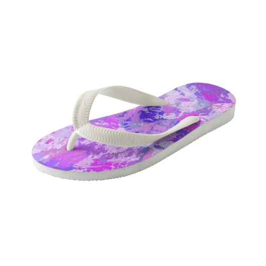 Abstrakt Trendy Camouflage Rosa Lila Kinderbadesandalen (Schrägansicht)