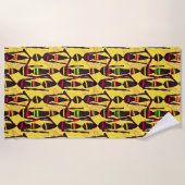 Abstrakte Afrikanische Figuren Rot-Gelb-Grün Strandtuch (Vorderseite)
