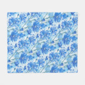 Abstrakte Aquarellblaue und weiße Blumen Fleecedecke (Vorderseite (Horizontal))