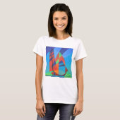 Abstrakte Art Junk Boote gegen Deep Blue Sky T-Shirt (Vorne ganz)