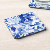 Abstrakte Blätter in Blau und Weiß Getränkeuntersetzer (Linke Seite)
