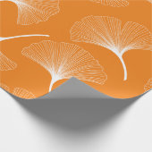 Abstrakte Blätter in Weiß und Orange Geschenkpapier (Ecke)