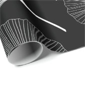 Abstrakte Blätter in Weiß und Schwarz Geschenkpapier (Rolleneckpunkt)