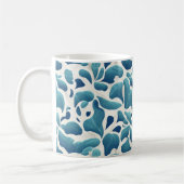 Abstrakte Blätter Weiß und Blau | Küstenmuster Kaffeetasse (Links)