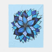Abstrakte blaue Blume Hübsches Blumenmotiv Fleecedecke (Vorderseite)