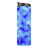 Abstrakte blaue Farben hellen Buh. Klassischer Bla Thermosbecher (Nach rechts gedreht)