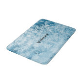 abstrakte blaue Federn und Schneeflocken Badematte (Schrägansicht)