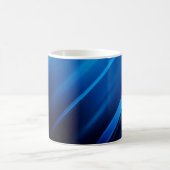 Abstrakte blaue Linien auf schwarz Kaffeetasse (Mittel)