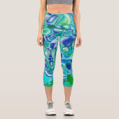Abstrakte blaue und grüne Marmorflüssigkeit Capri Leggings (Vorderseite)