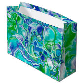Abstrakte blaue und grüne Marmorflüssigkeit Große Geschenktüte (Rückseite Schrägansicht)
