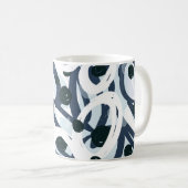 Abstrakte blaue und marinebürste Pinselstriche Kaffeetasse (VorderseiteRechts)