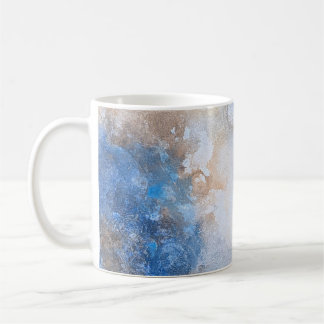 Abstrakte blaue und sandtexturierte Wolken Kaffeetasse