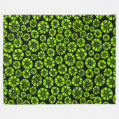 Abstrakte Blume 031023 - Chartreuse auf Black Fleecedecke (Vorderseite (Horizontal))