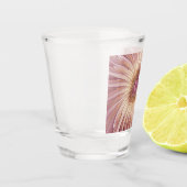 Abstrakte Blume Fraktal Kunst und Schatten Burgund Schnapsglas (Links)