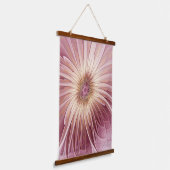 Abstrakte Blume Fraktal Kunst und Schatten Burgund Wandteppich Mit Holzrahmen (Gewinkelt)