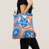 Abstrakte Blume in Blau und Orange Originelle Male Tasche (Von Nahem)