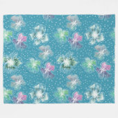 Abstrakte Blume in hellblauen Farbtönen Fleecedecke (Vorderseite (Horizontal))