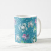 Abstrakte Blume in hellblauen Farbtönen Kaffeetasse (VorderseiteRechts)