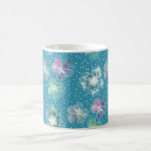 Abstrakte Blume in hellblauen Farbtönen Kaffeetasse (Mittel)