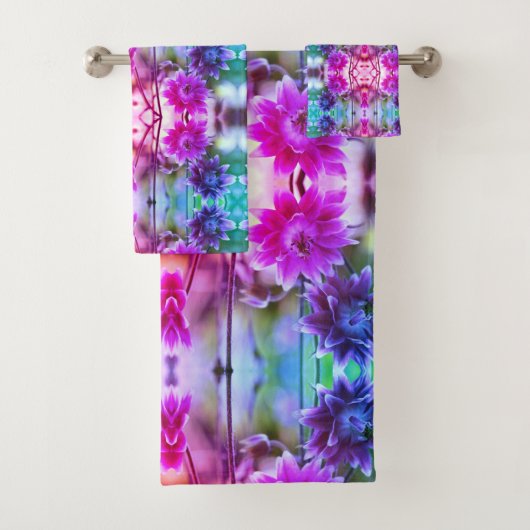 Abstrakte Blume in Rot und Weiß Badhandtuch Set (Insitu)