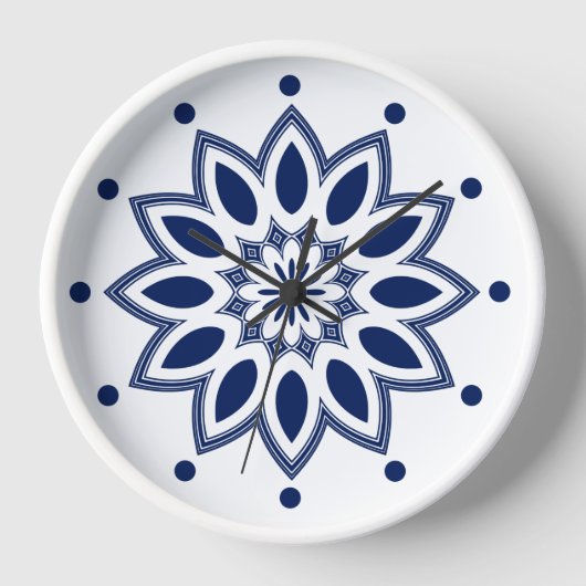 Abstrakte Blume in Weiß und Navy Blau Uhr (Vorderseite)