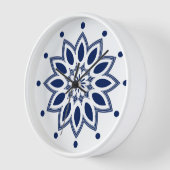 Abstrakte Blume in Weiß und Navy Blau Uhr (Winkel)