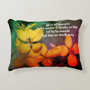 Abstrakte Blume von Inspiration Dekokissen