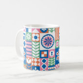 Abstrakte Blumenkarte. Nahtloses Folklore-Muster. Kaffeetasse (Vorderseite Links)