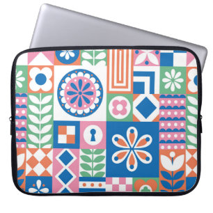 Abstrakte Blumenkarte. Nahtloses Folklore-Muster.  Laptopschutzhülle