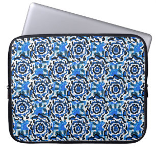 Abstrakte Blumenmode, blau, schwarz und beige Laptopschutzhülle