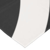 Abstrakte Bögen Moderne Schwarz-Weiß-Linien Tischdecke (Schrägansicht)