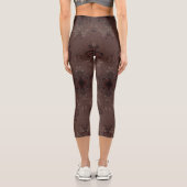 Abstrakte braune Blume mit Gold Capri Leggings (Rückseite)