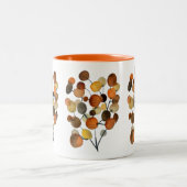 Abstrakte braune Herbstbaumkunst Zweifarbige Tasse (Mittel)